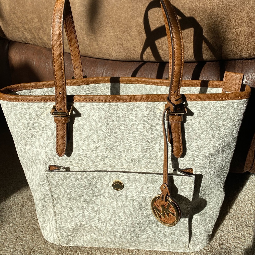 BEAUTIFUL MK SHOULDER BAG